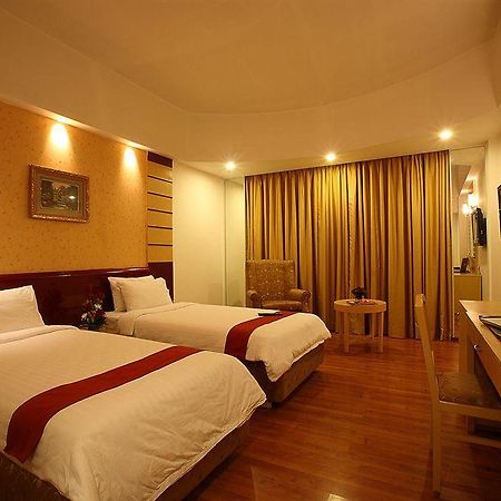 Katriya De Royal Hotel Hyderabad Exterior photo